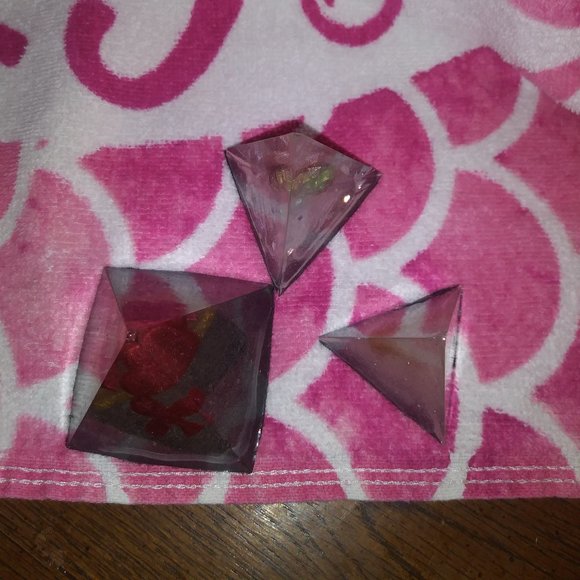 Resin Pyramids - Picture 8 of 8